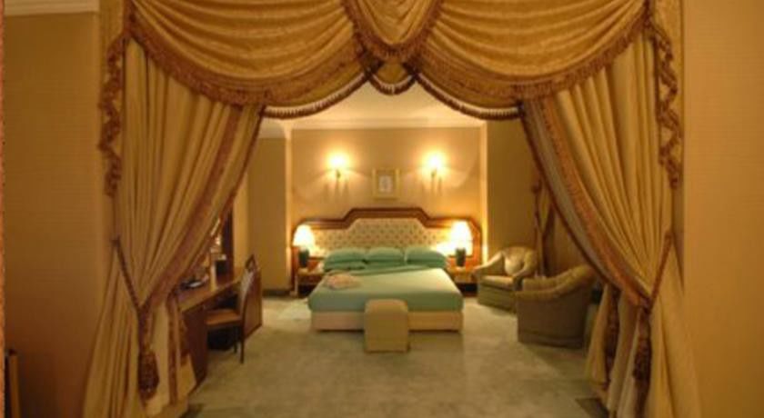 الشهداء فندق